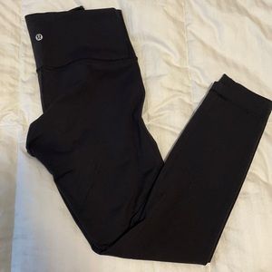 Lululemon Size 6 BLK Wunder Under 7/8 Crop